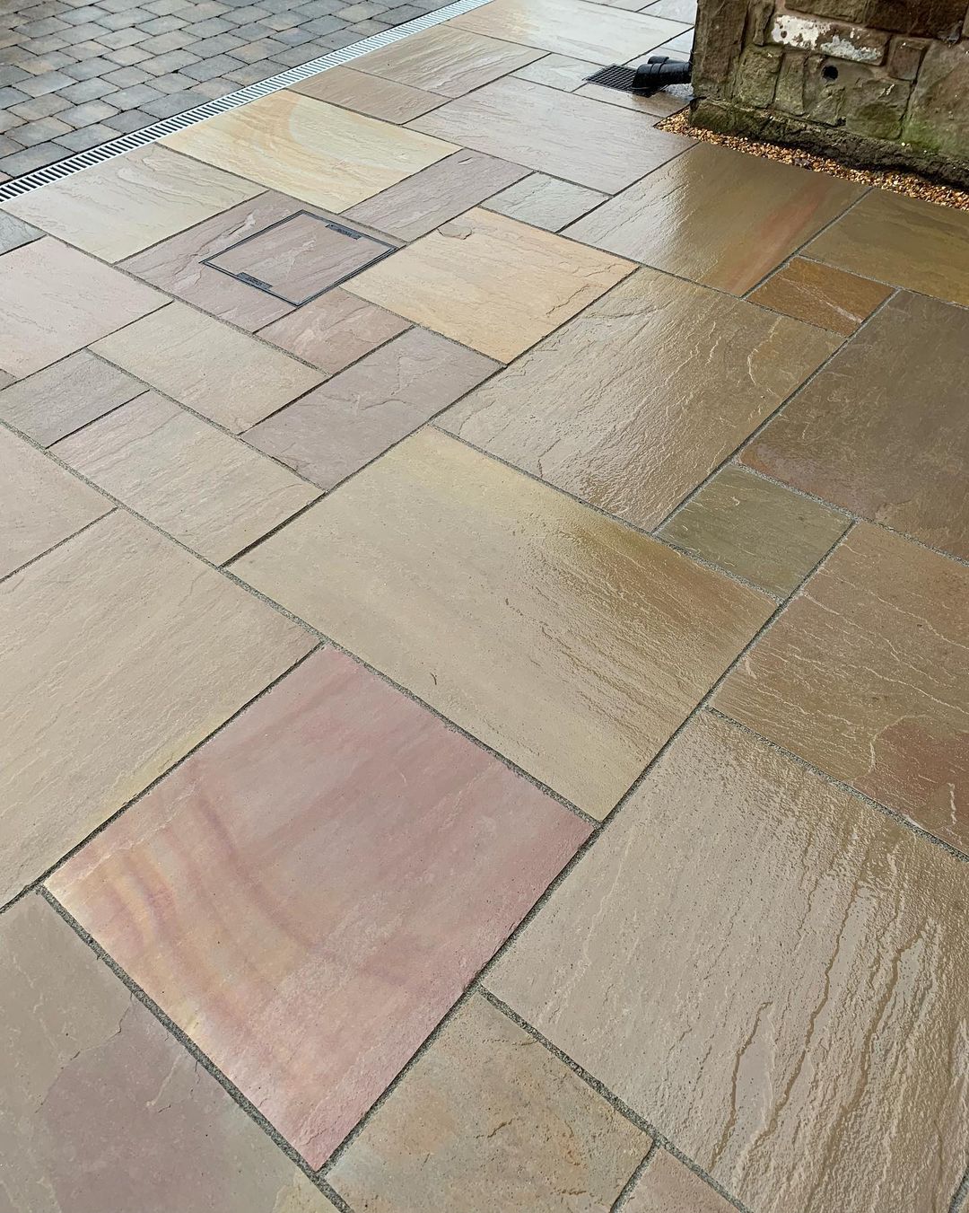 Rippon Buff Indian Sandstone Paving Slabs - Riven - Patio Pack - 22mm
