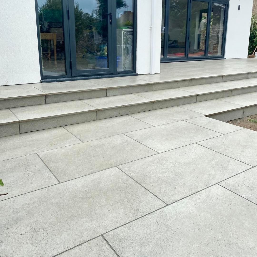 ANTHRACITE GREY PORCELAIN