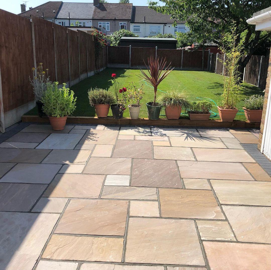 Raj Green Indian Sandstone Paving Slabs - Riven - Patio Pack - 22mm - UniversalPaving