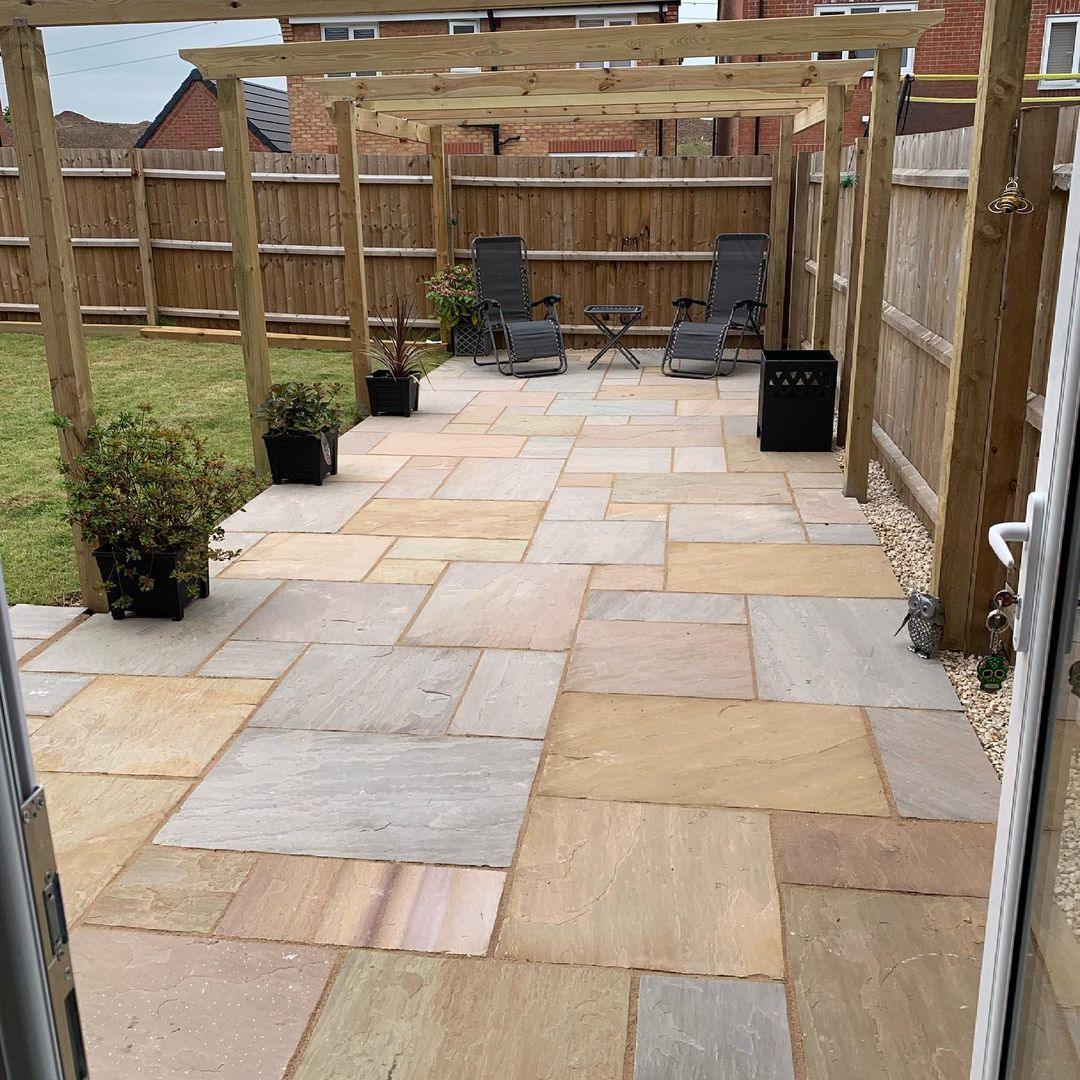 Raj Green Indian Sandstone Paving Slabs - Riven - Patio Pack - 22mm - UniversalPaving