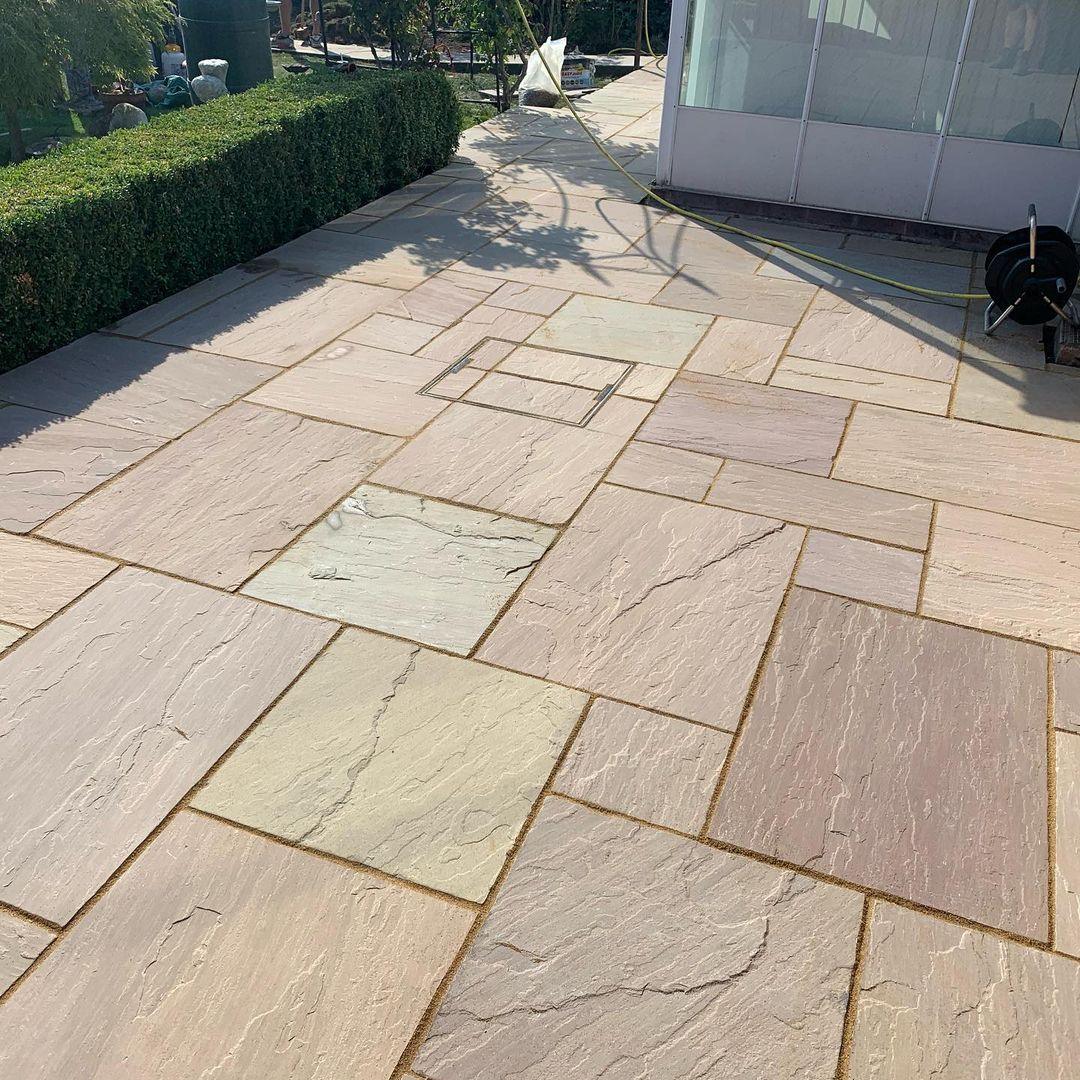 Raj Green Indian Sandstone Paving Slabs - Riven - Patio Pack - 22mm - UniversalPaving